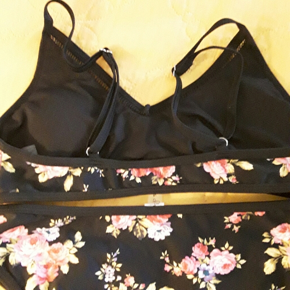 Cupshe Floral Swimsuit - Size Small - Picture 7 of 12